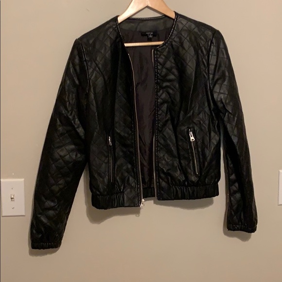 Apt. 9 Jackets & Blazers - NWOT Women’s APT 9 faux leather quilted jacket